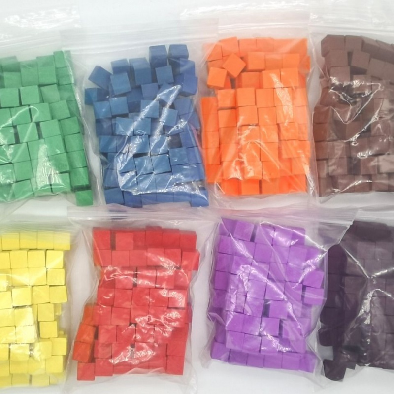 Board Game Verdant - 100 ชิ้น/ล็อต 10 มม.ไม้ก้อนลูกเต๋าที่มีสีสันหมากรุกชิ้นมุมขวาสําหรับ Token ปริศนาเกมกระดาน
